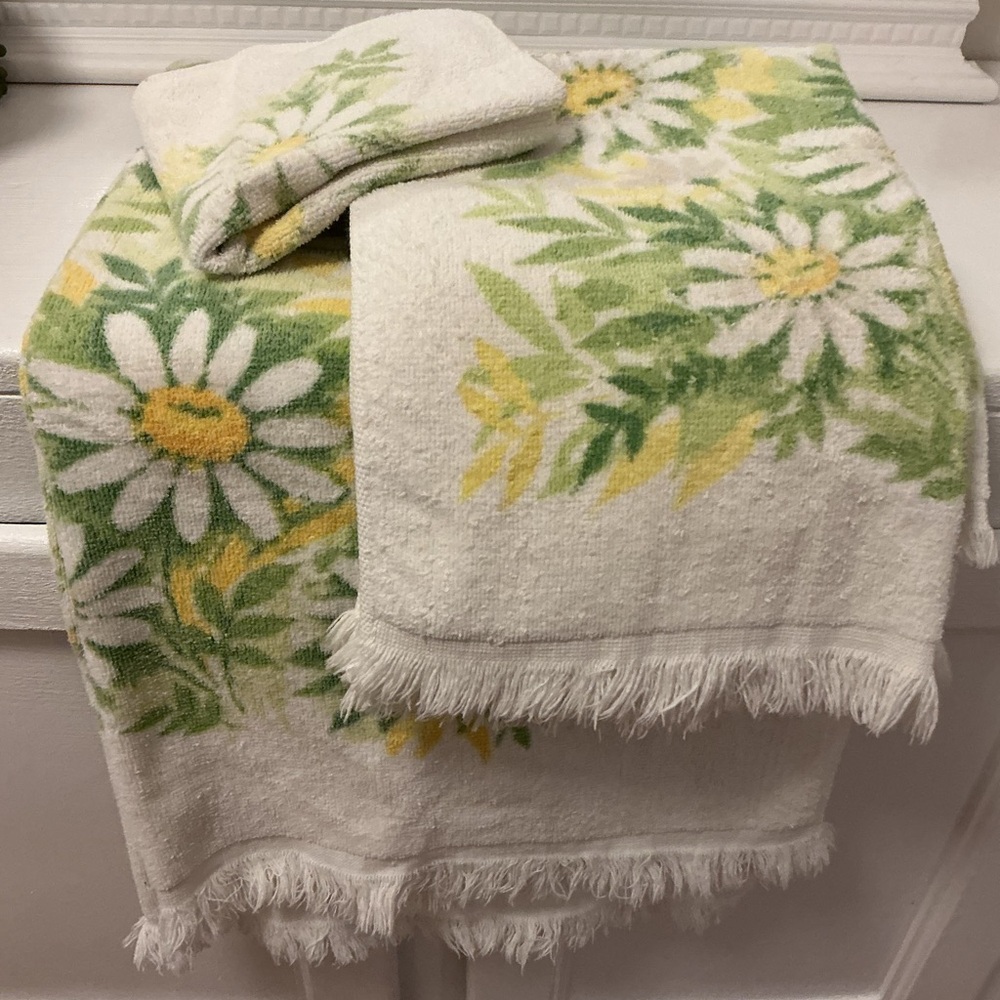 Vintage Set of Springmaid Bath Towels Each measure - Picture 14 of 14